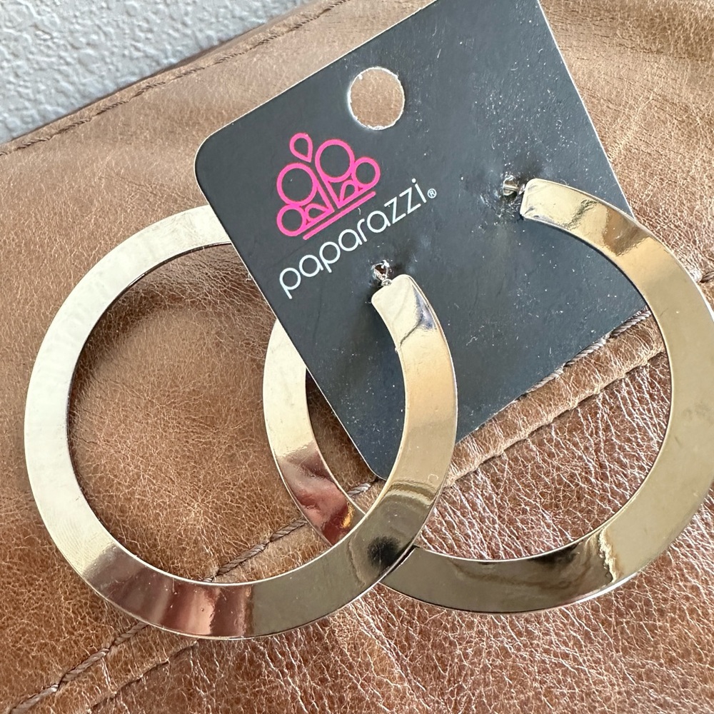 Paparazzi earrings- silver hoop look